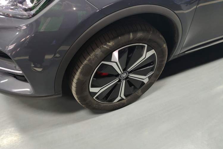 Used BYD Tang New Energy 2024 EV Champion Edition 600KM Deluxe Model Left Front Wheel Hub