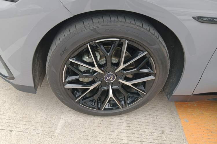 Used BYD Han 2025 DM-i 125KM Prestige Model Left Front Wheel Hub
