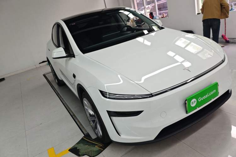 Used Tesla Model Y 2025 Rear-Wheel-Drive Version Front Right 45 Deg