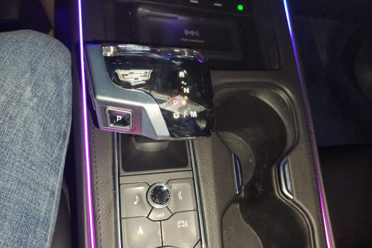 Used Cadillac XT4 2024 28T Two-Wheel-Drive Luxury Version Gear Lever