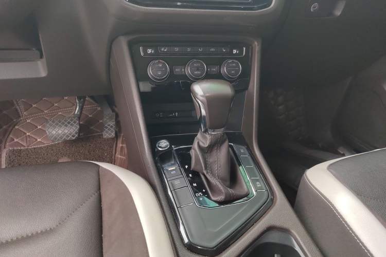 Used Volkswagen Tiguan L 2017 330TSI Automatic Two-Wheel Drive Luxury Edition Gear Lever