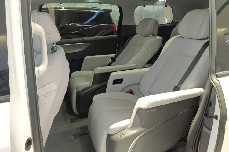 Used Buick GL8 2025 Lu Zun Deluxe Edition