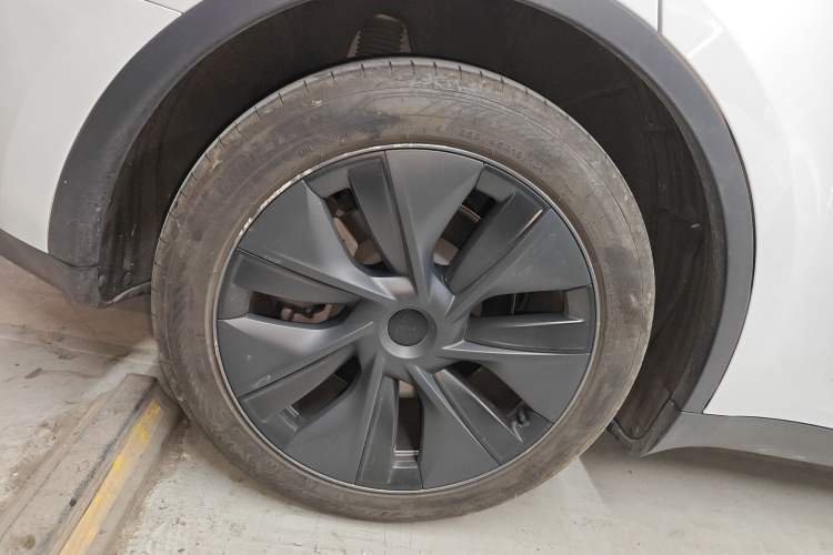 Used Tesla Model Y 2024 Rear-Wheel-Drive Version Right Rear Wheel Hub