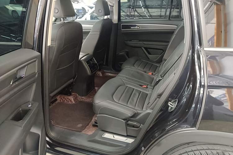 Used Volkswagen Teramont 2017 330TSI Two-Wheel-Drive Luxury Edition
