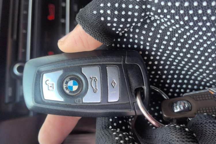 Used BMW 5 Series 2013 525Li Leading Model
