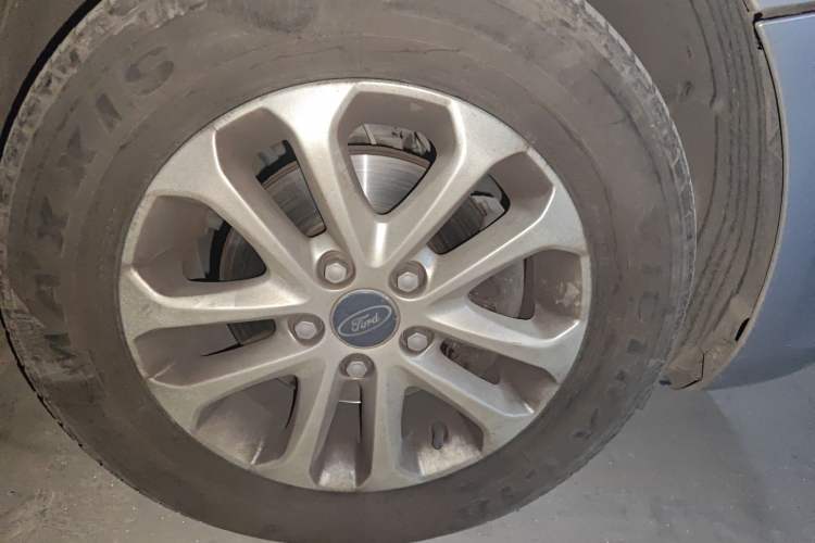 Used Ford Focus 2013 Sedan Classic 1.8L Manual Base Model