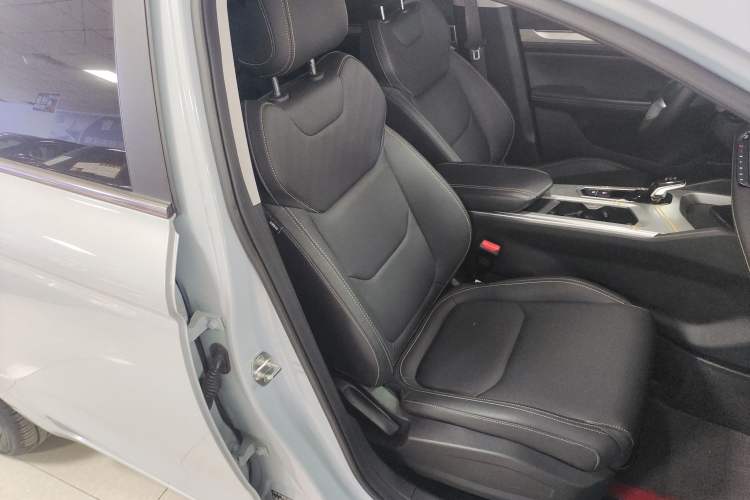 Used Geely Auto Emgrand L HiP 2024 Longteng Edition 1.5TD-DHT Pro 100KM Superior Model
