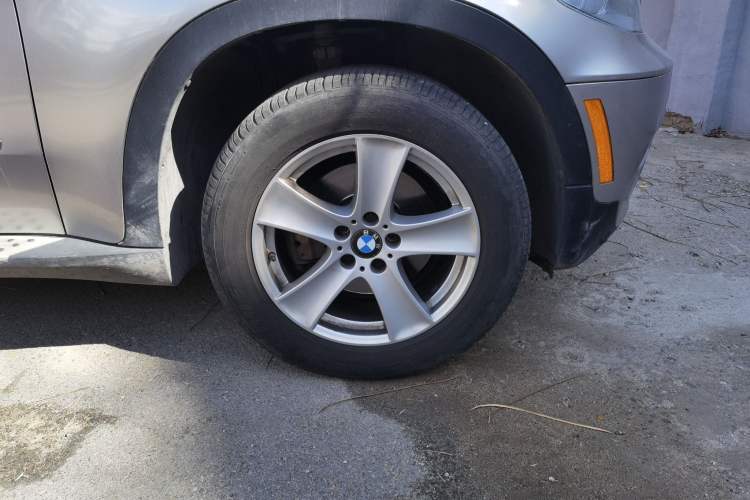 Used BMW X5 2011 xDrive35i low-power version U.S. specification Right Front Wheel Hub