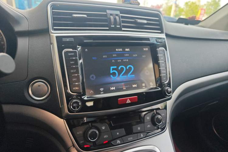 Used Haval H6 2017 Blue Label Sport Edition 1.5T Manual Two-Wheel Drive Elite Model Audio And AC Panel