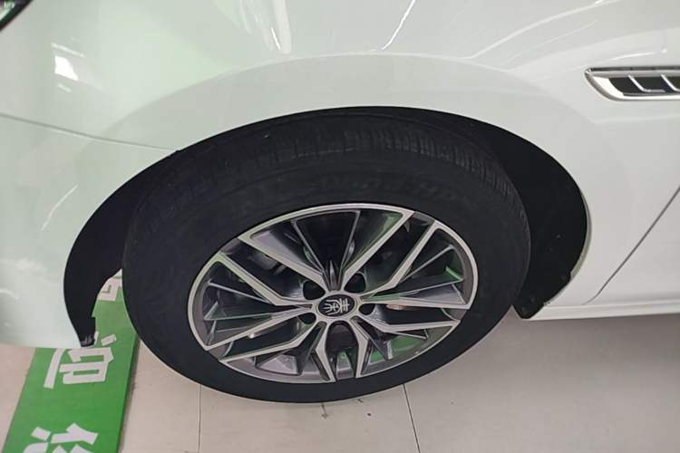 Used BYD Qin PLUS 2023 Champion Edition DM-i 120KM Leading Model Left Front Wheel Hub