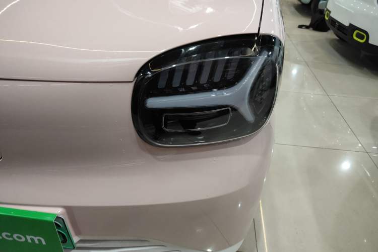 Used Know Beans Rainbow 2024 First Clear Edition Left Front Headlight