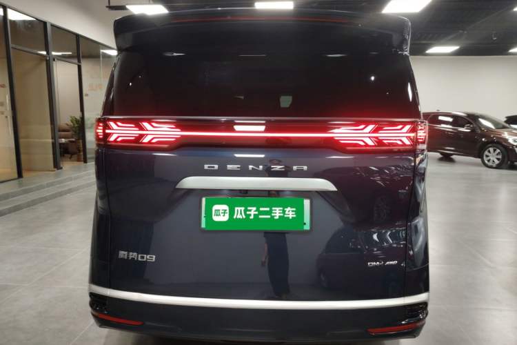 Used Denza D9 2022 DM-i 970 Four-Wheel Drive Flagship Model
