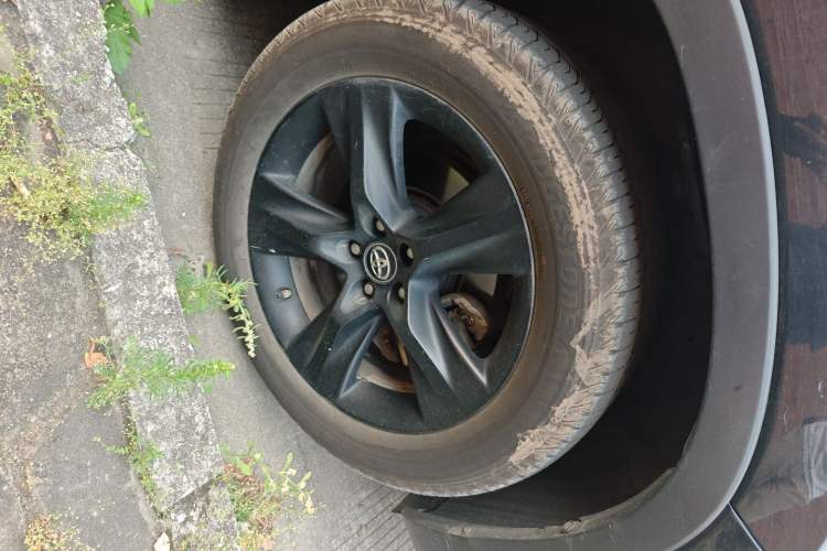 Used Toyota Highlander 2018 2.0T Four-Wheel Drive Knight Edition 7 Seats China VI Standard Right Front Wheel Hub