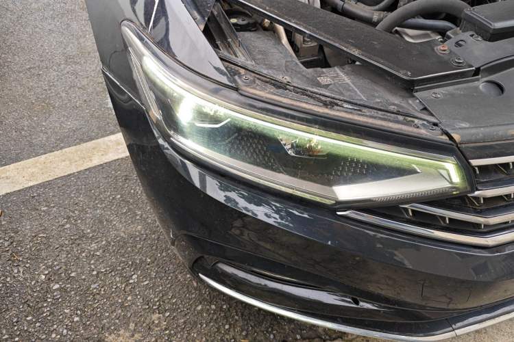 Used Volkswagen Magotan 2023 2 Million Units Limited Edition 330TSI DSG Leading Version Right Front Headlight