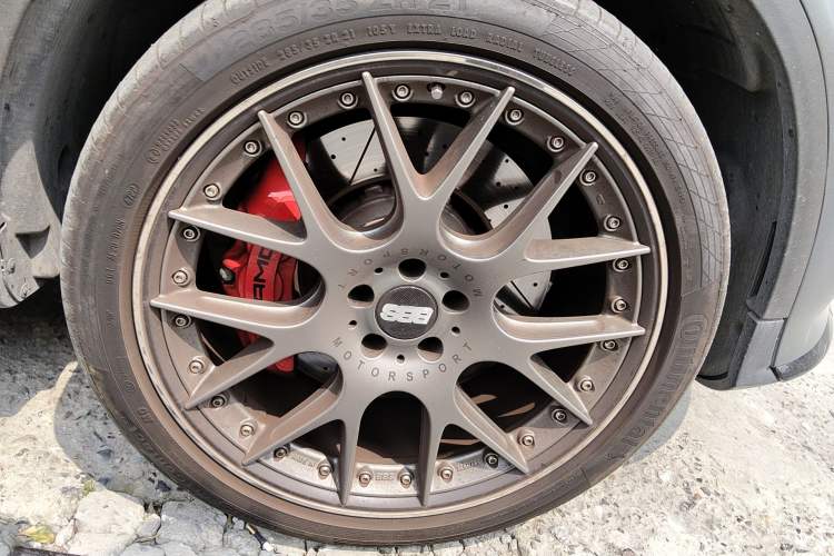 Used Mercedes-Benz GLC AMG 2017 AMG GLC 43 4MATIC Special Edition Right Front Wheel Hub