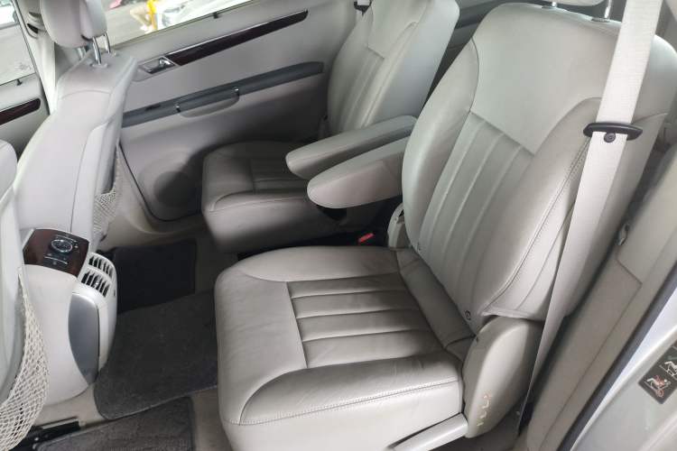 Used Mercedes-Benz R-Class 2010 R 350 L 4MATIC Grand Edition Left Rear Seat