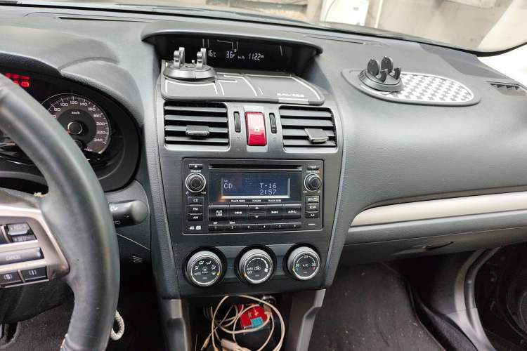 Used Subaru Forester 2014 2.0i Automatic Luxury Edition Audio And AC Panel