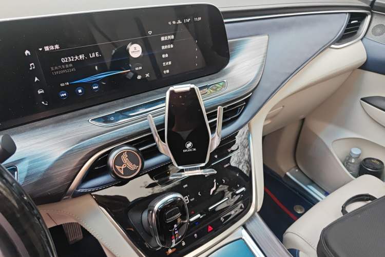 Used Buick GL8 2020 ES Land Cruiser 653T Comfort Edition Audio And AC Panel