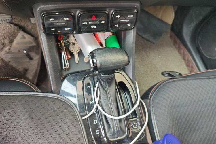 Used GAC Trumpchi GS3 2017 200T Automatic Luxury Edition Gear Lever