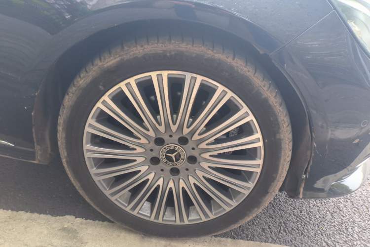 Used Mercedes-Benz E-Class 2015 Facelift E 200 L Right Front Wheel Hub