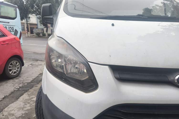 Used Ford Transit 2017 2.0T Gasoline Automatic Multi-Function Commercial Vehicle Short Wheelbase Low Roof China V Standard