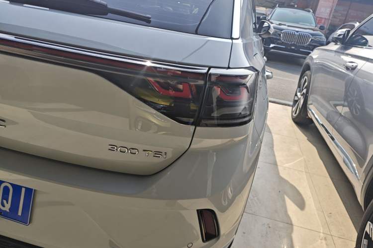 Used Volkswagen T-ROC 2025 300TSI DSG Two-Wheel Drive Chen Guang Edition