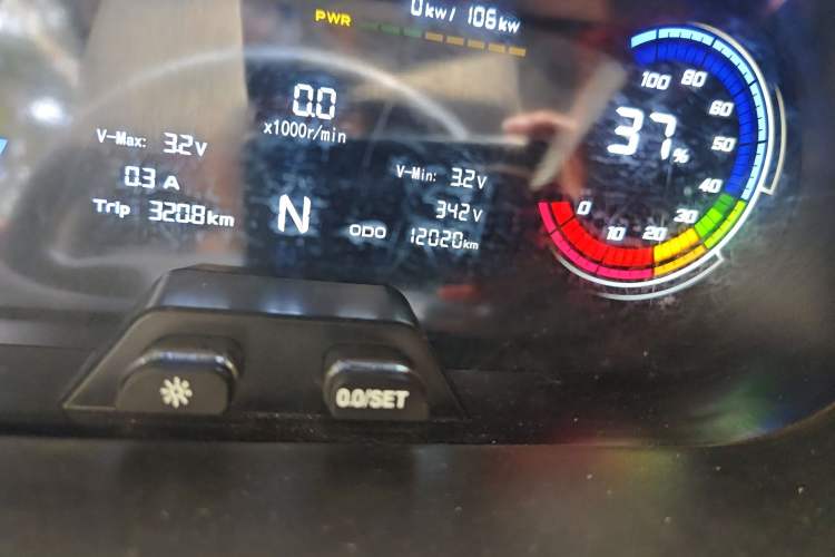 Used CHANGAN KAICHENG Ruixing EM60 2025 Passenger Version Comfort Edition 6 Seats 300 km Range Side-Hinged Doors Odometer Close Up