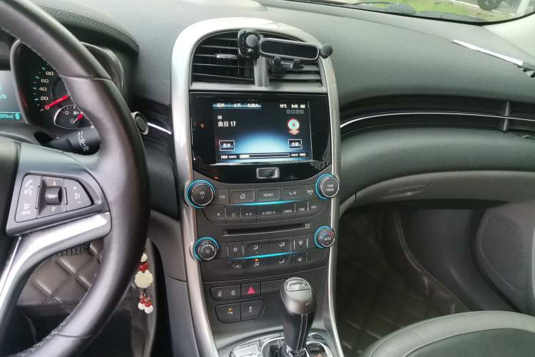 Used Chevrolet Malibu 2013 2.0L Automatic Luxury Edition Audio And AC Panel