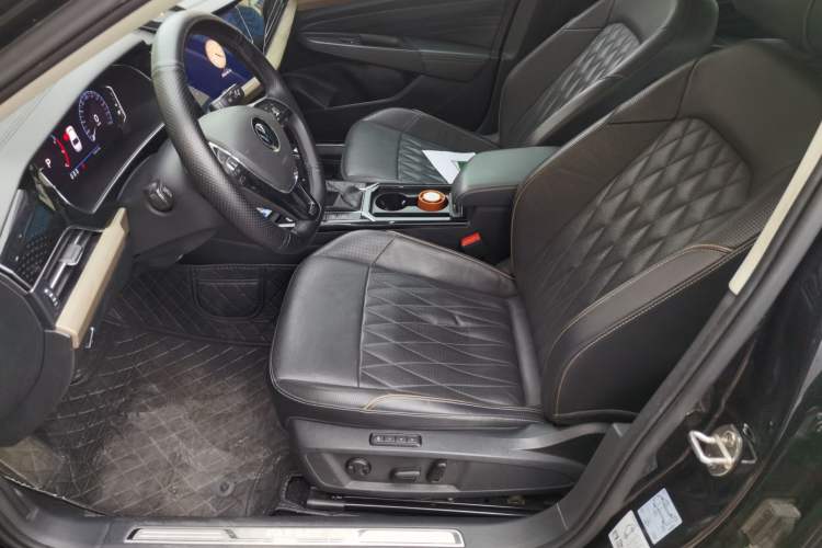 Used Volkswagen Passat 2020 Revised Version 330TSI Luxury Edition China VI Standard