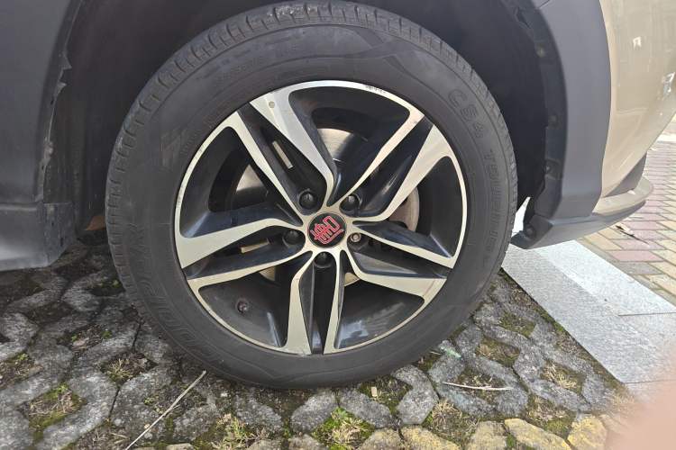 Used BYD Tang New Energy 2015 2.0T Four-Wheel-Drive Flagship Model Right Front Wheel Hub