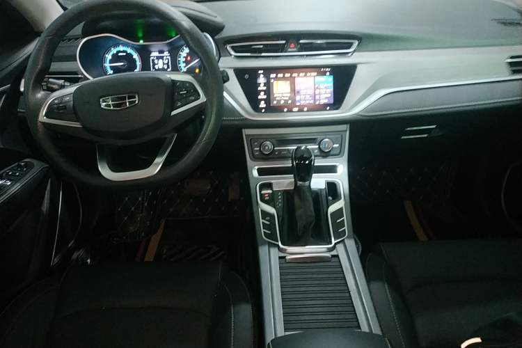 Used Geely Auto Emgrand 2021 UP 1.5L CVT Luxury Model Audio And AC Panel