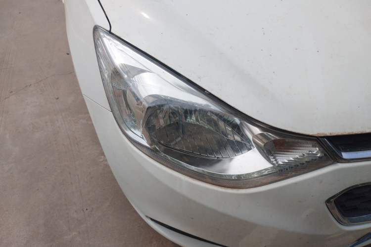 Used Chevrolet Sail 2015 Sail 3 1.3L Manual Warm Edition Right Front Headlight