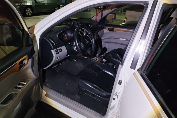 Used Mitsubishi Pajero Sport 2011 3.0L Luxury Navigation Edition