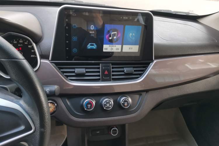 Used Baojun 310W 2017 1.5L Manual Comfort Version China V Audio And AC Panel