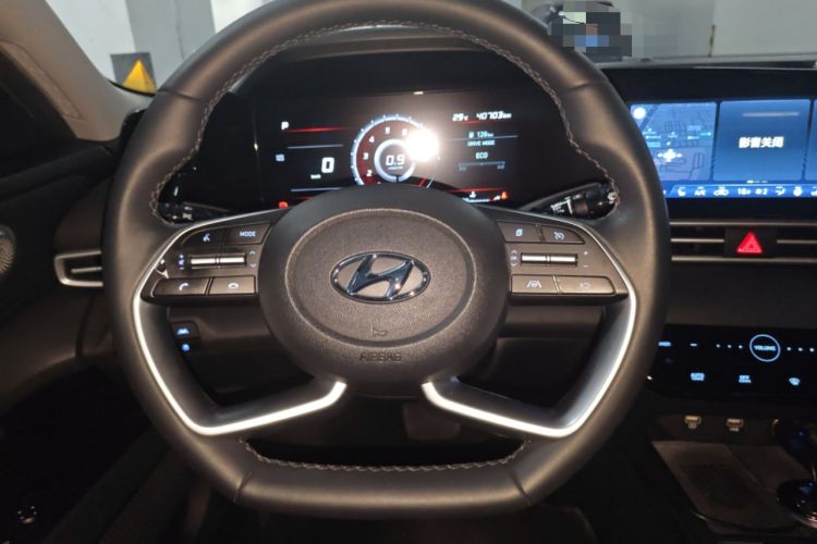 Used Hyundai Elantra 2022 1.5L CVT LUX Prestige Edition Steering Wheel