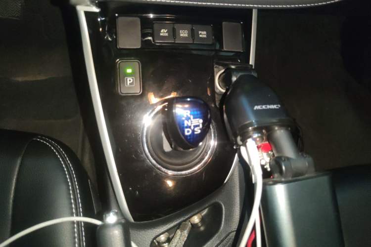 Used Toyota Levin 2017 Revised Dual-Engine 1.8H GS E-CVT Elite Sunroof Version China V Standard Gear Lever