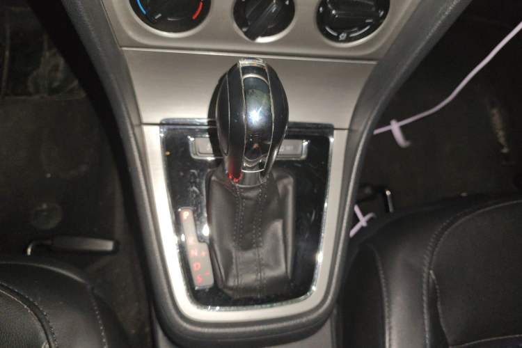 Used Volkswagen Lavida 2013 Restyled Classic 1.6L Automatic Comfort Edition Gear Lever