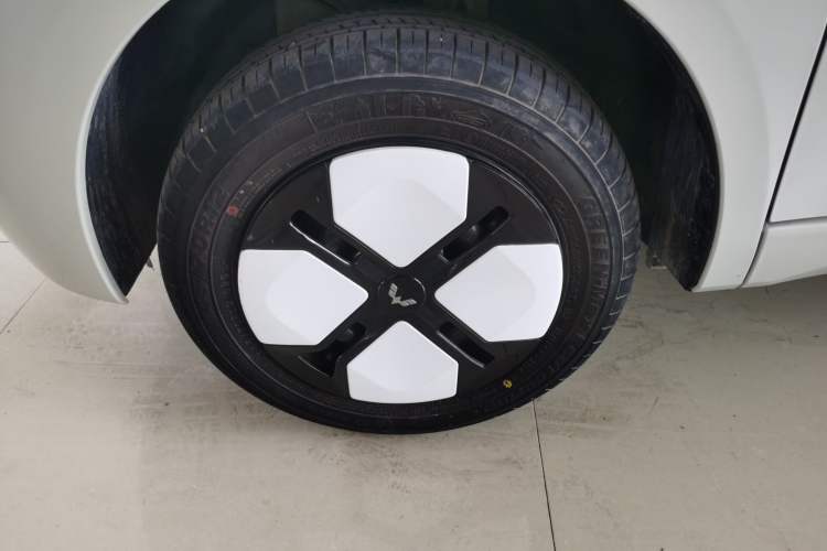 Used Wuling Hongguang MINIEV 2024 3rd Generation 215km Advanced Version Left Front Wheel Hub
