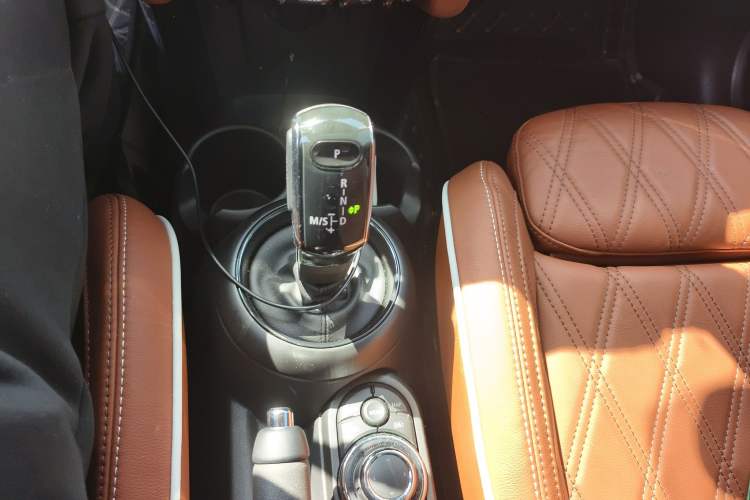 Used MINI 2022 1.5T COOPER Artist
