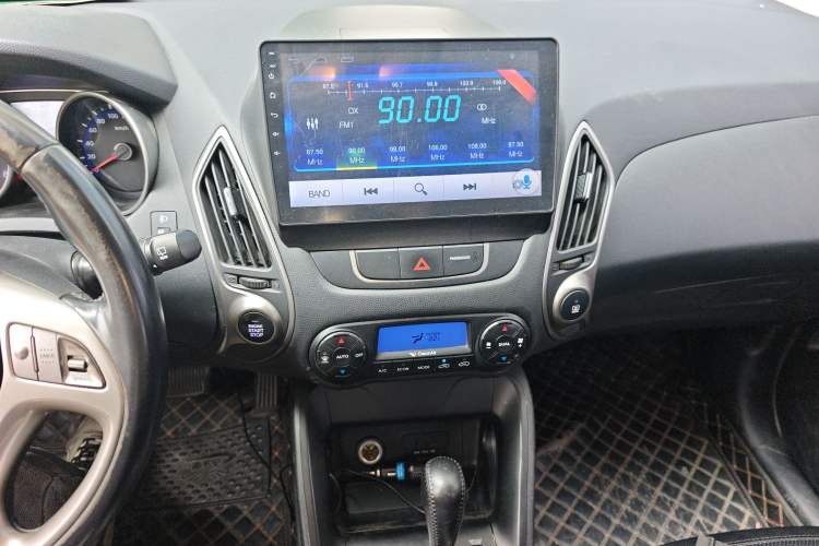 Used Hyundai ix35 2015 2.0L Automatic 2WD Smart Version China V Standard Audio And AC Panel