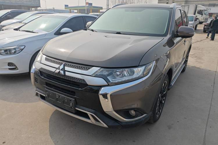 Used Mitsubishi Outlander 2019 2.0L Two-Wheel Drive Comfort Edition 5 Seats China V Standard