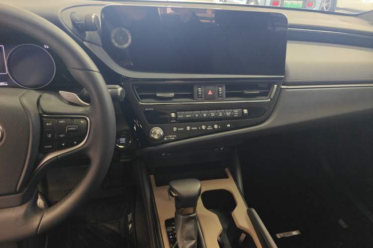 Used Lexus ES 2023 200 Excellence Edition
