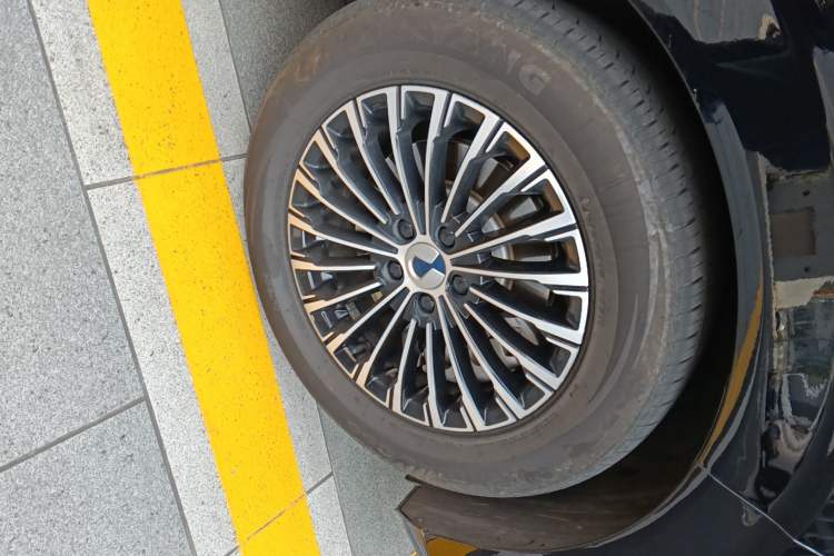 Used Denza D9 2022 DM-i 970 Four-Wheel Drive Flagship Model
