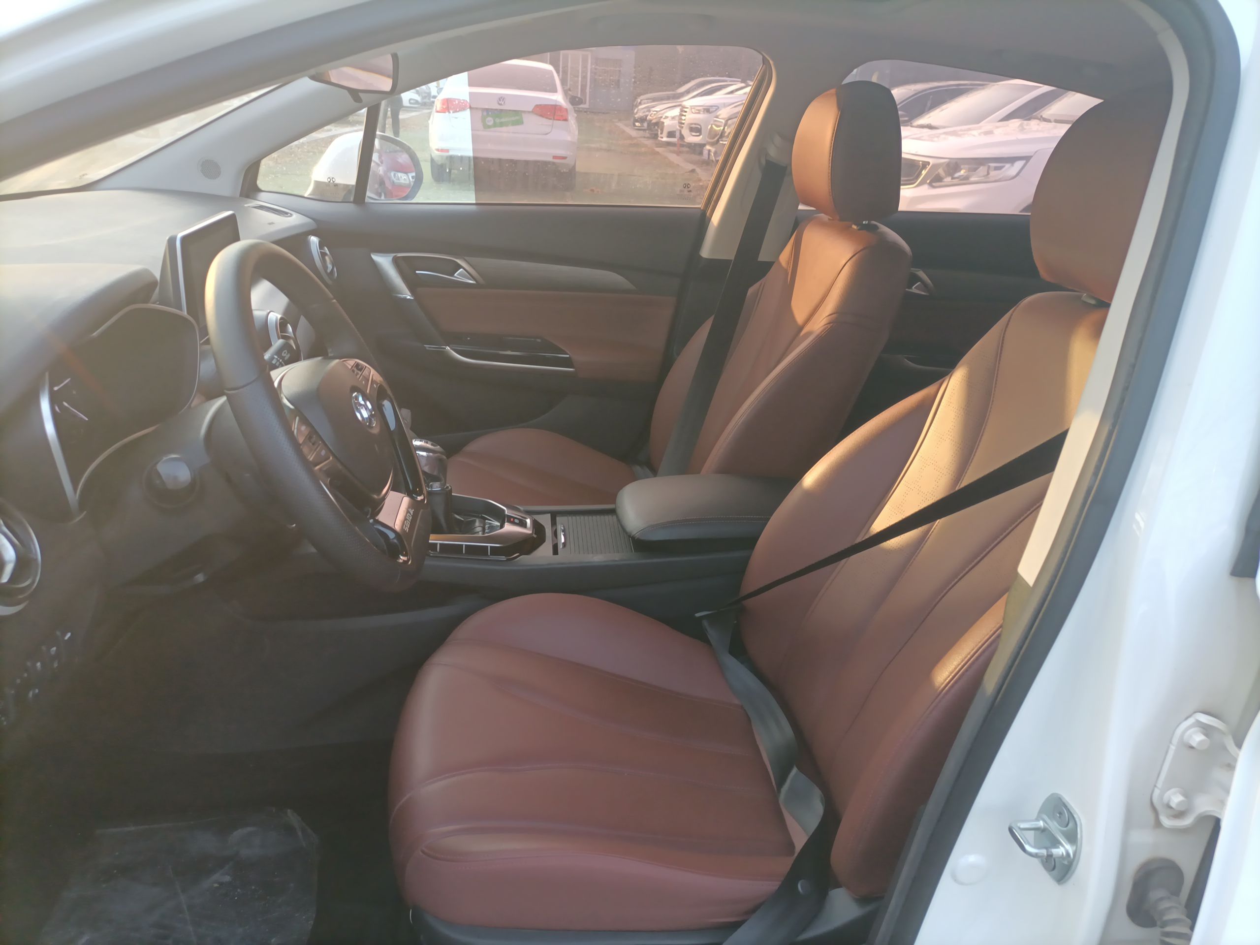 Переднее сиденье в автомобиле