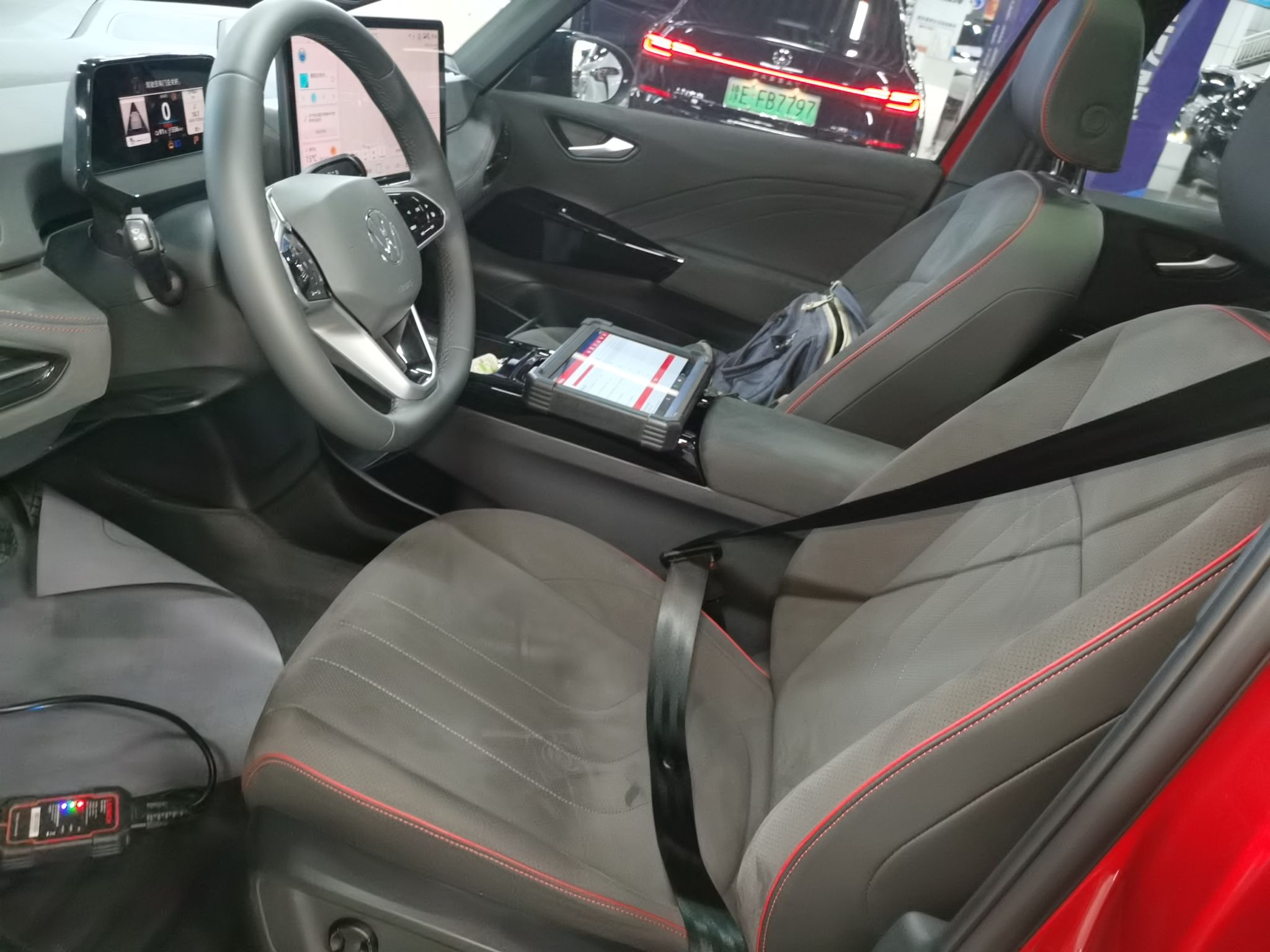 المقاعد الأمامية داخل السيارة