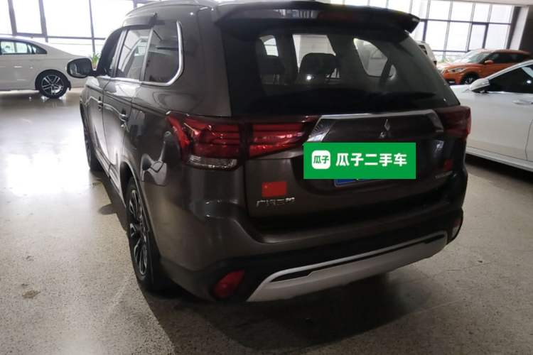 Used Mitsubishi Outlander 2019 2.0L Two-Wheel Drive Comfort Edition 7 Seats China V Emission Standard
