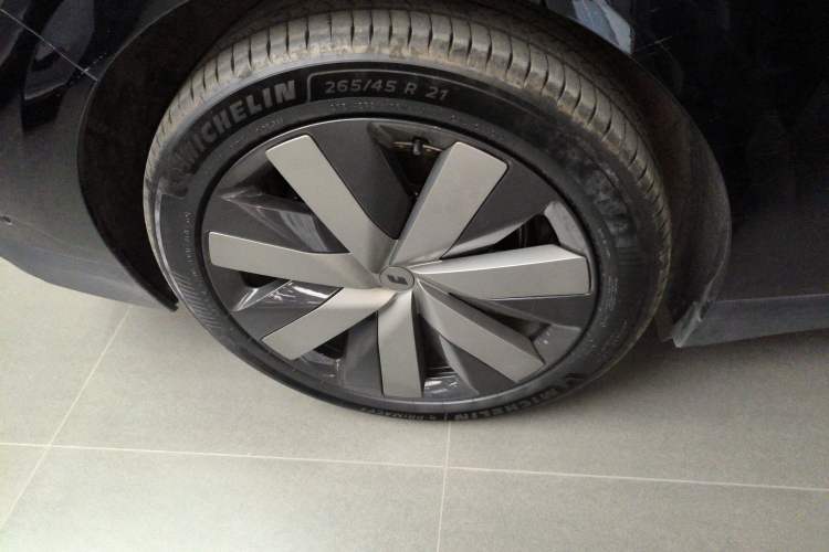 Used Li Auto i6 2025 Model Four-Wheel-Drive Standard Type