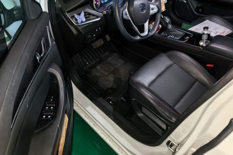 Used CHANGAN Eado 2019 Blue Whale Edition 280T GDI DCT High-Speed Model Driver Seat