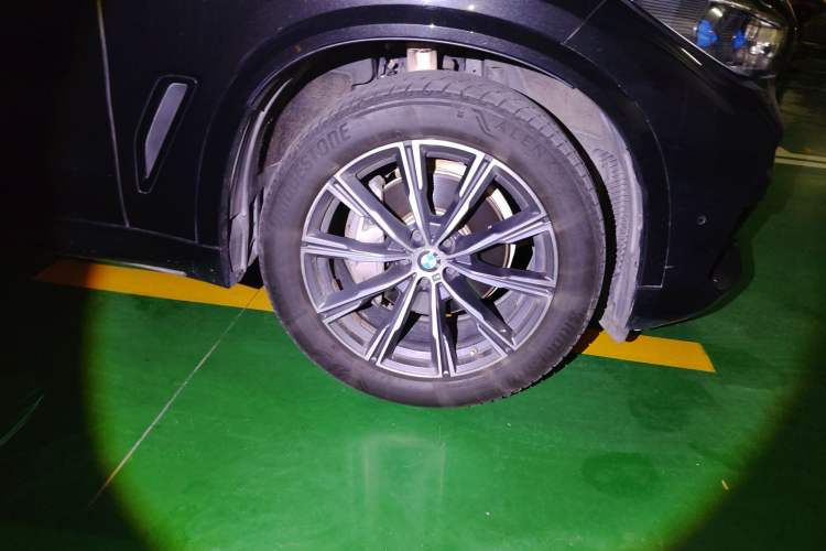 Used BMW X5 2019 xDrive40i M Sport Package Right Front Wheel Hub