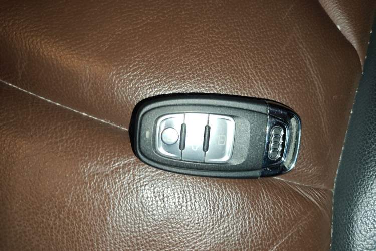 Used Audi Q5 2017 40 TFSI Ambition Edition Vehicle Key